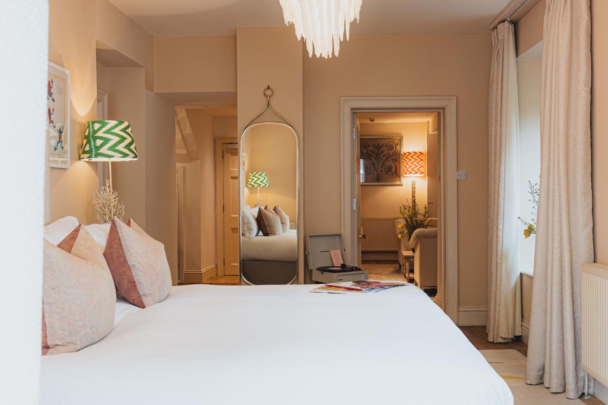 No 15 By Guesthouse, Bath Zewnętrze zdjęcie A bedroom at The Ivy Hotel