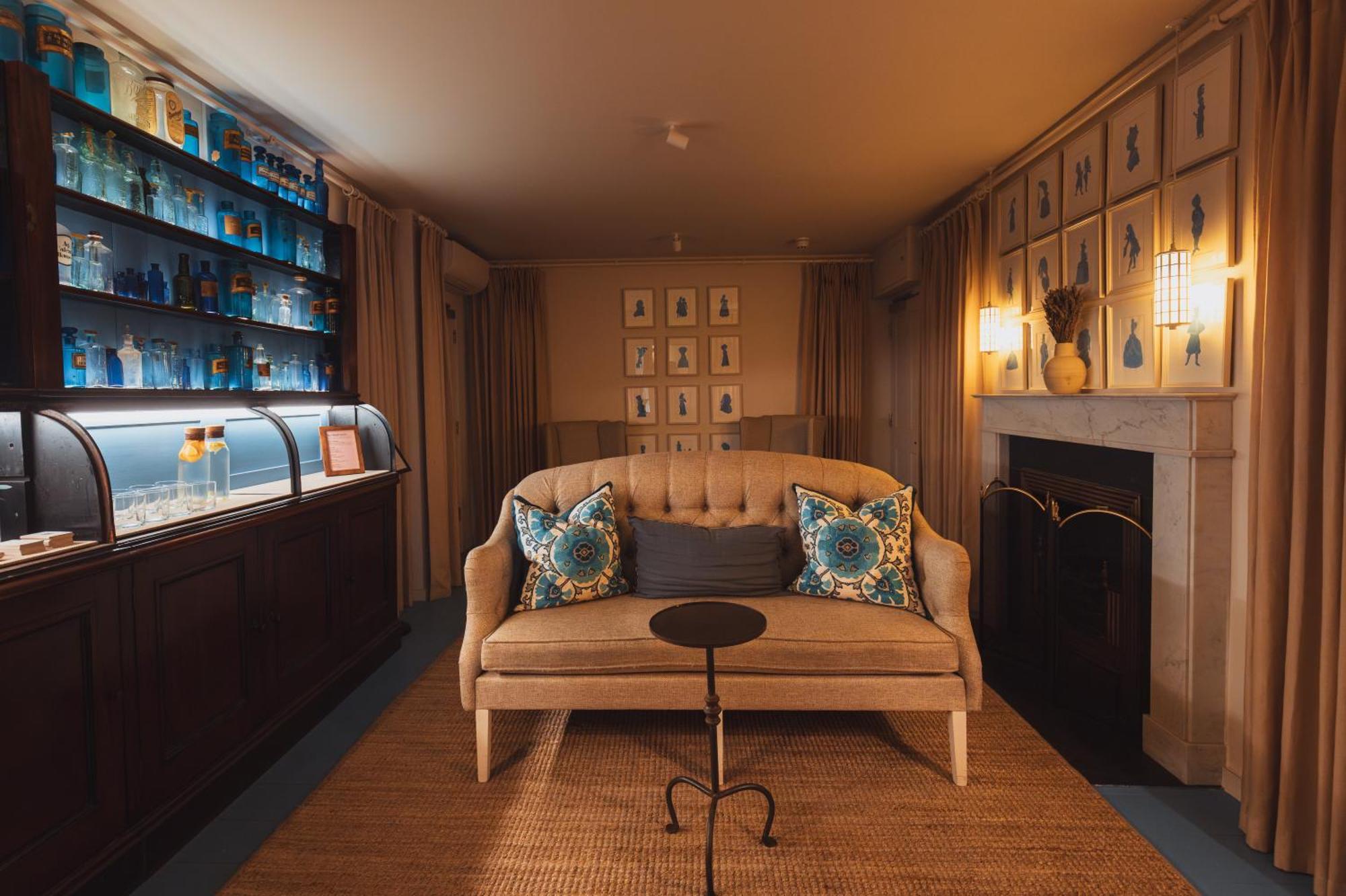No 15 By Guesthouse, Bath Zewnętrze zdjęcie The bar at the 2019 edition of the London Design Festival