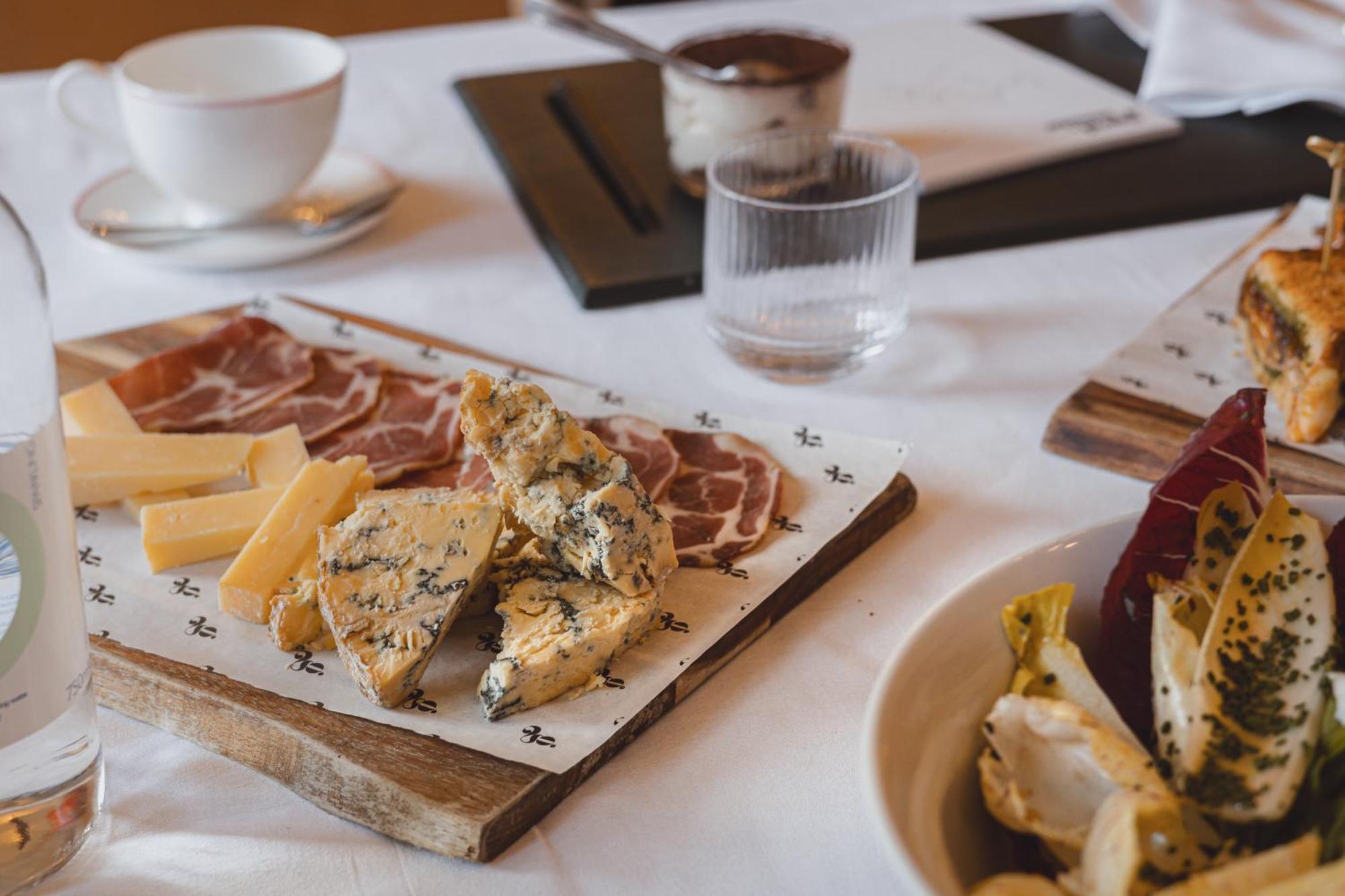 No 15 By Guesthouse, Bath Zewnętrze zdjęcie Blue cheese with prosciutto